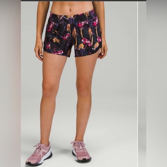 Lululemon Hotty Hot Low-Rise Lined Short 4” Size 6 - Picture 2 of 13